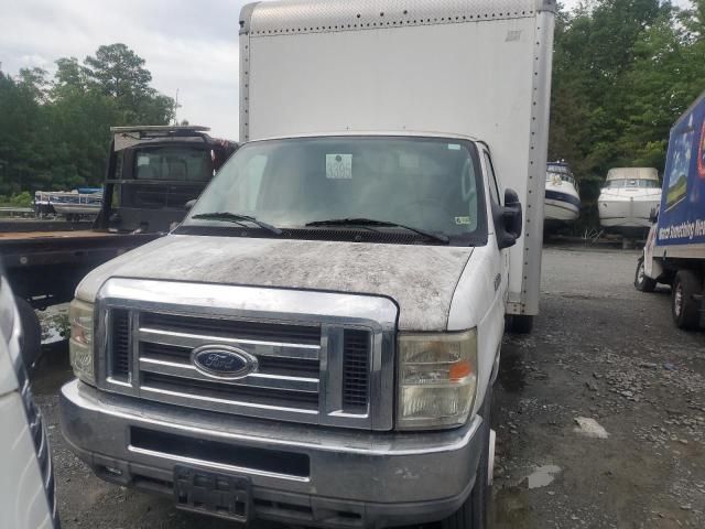 2010 Ford Econoline E450 Super Duty Cutaway Van