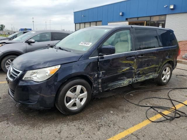 2010 Volkswagen Routan SE