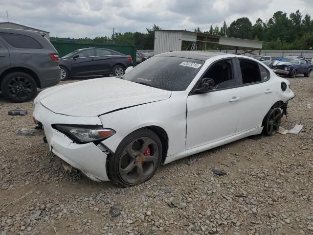 2017 Alfa Romeo Giulia Q4