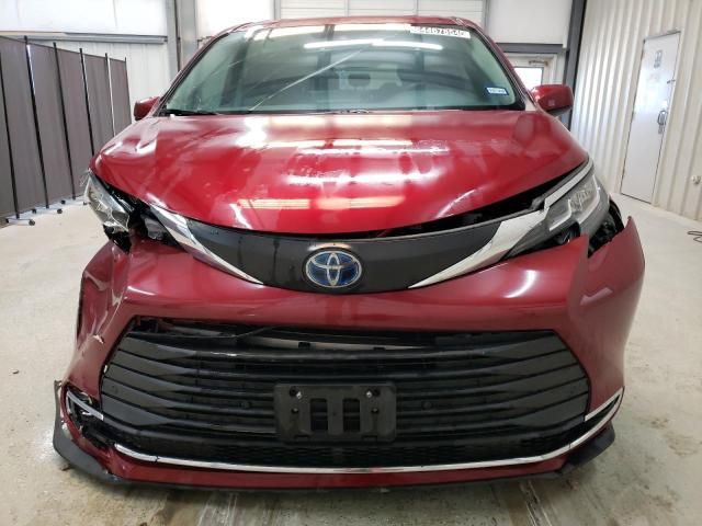 2021 Toyota Sienna XLE