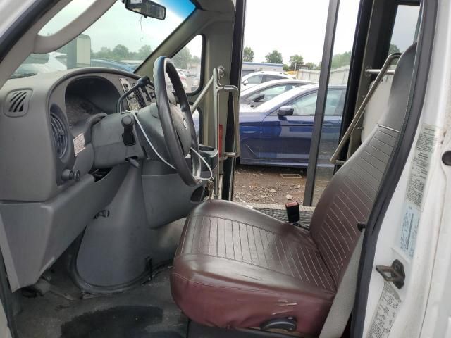 2008 Ford Econoline E350 Super Duty Cutaway Van