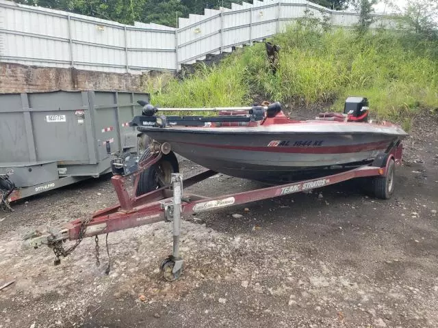 1988 Stratos Boat