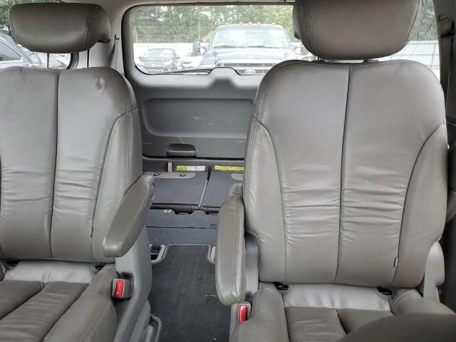 2008 Hyundai Entourage GLS