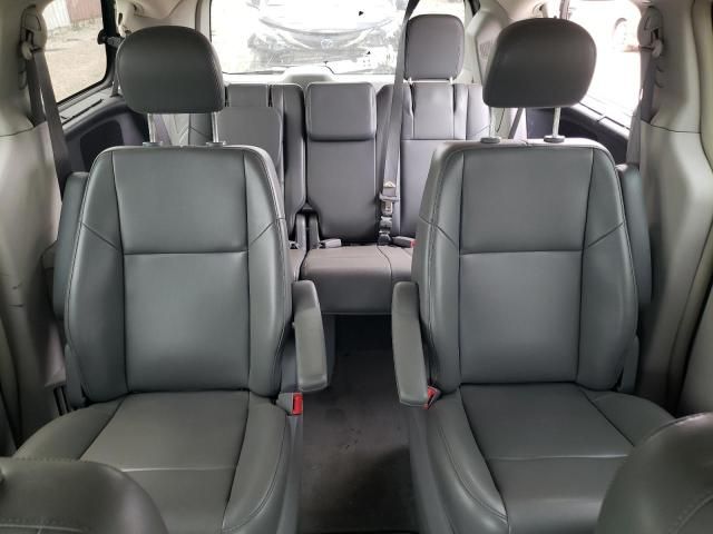 2012 Volkswagen Routan SE