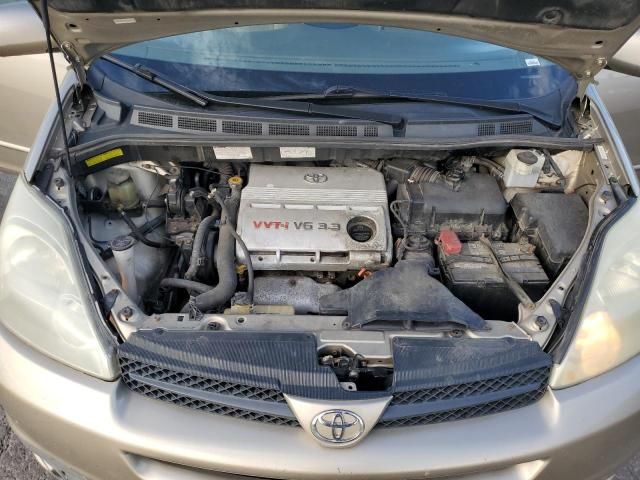 2004 Toyota Sienna XLE