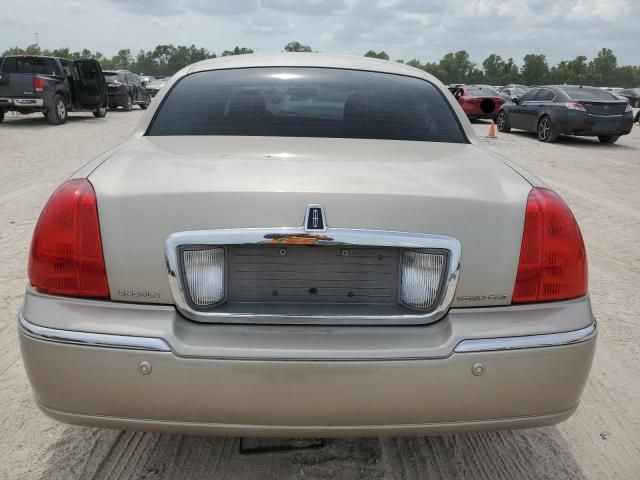 2005 Lincoln Town Car Signature Limited