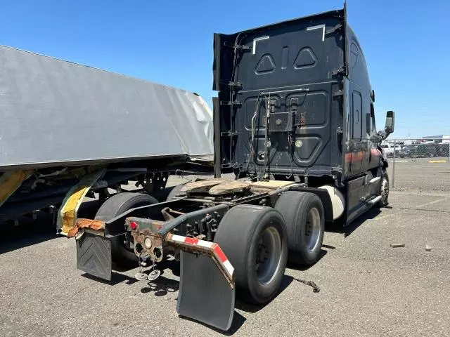 2016 Freightliner Cascadia 125