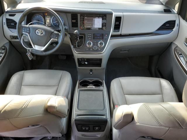 2018 Toyota Sienna XLE