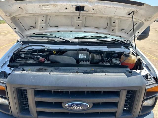 2017 Ford Econoline E350 Super Duty Cutaway Van