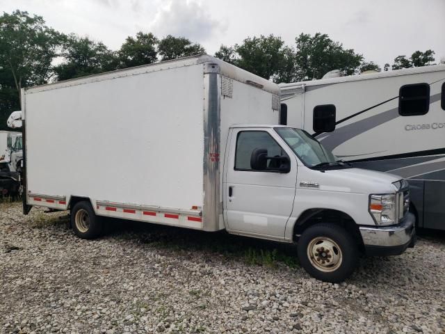 2019 Ford Econoline E450 Super Duty Cutaway Van