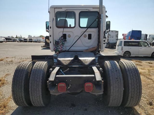 2010 Freightliner Cascadia 125