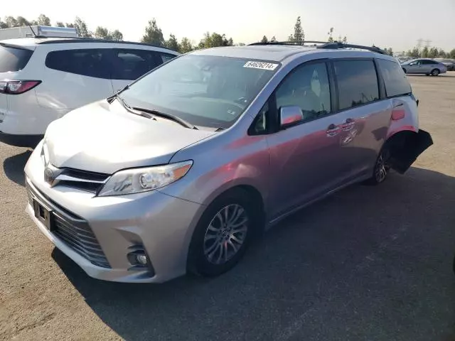 2018 Toyota Sienna XLE