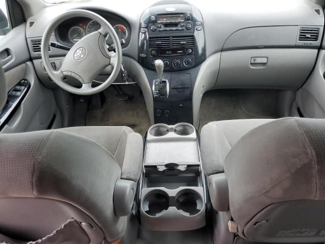 2004 Toyota Sienna CE