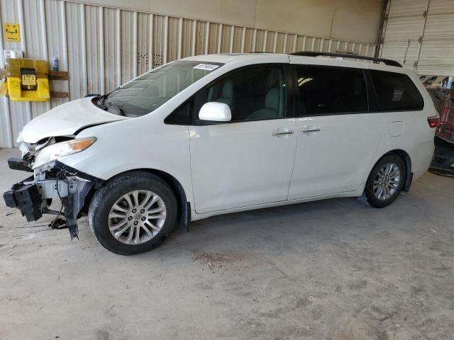 2016 Toyota Sienna XLE