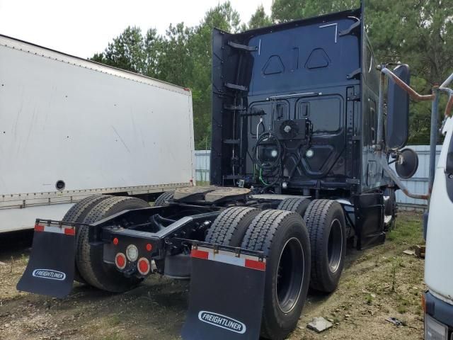 2020 Freightliner Cascadia 126