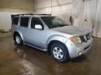 2005 Nissan Pathfinder LE