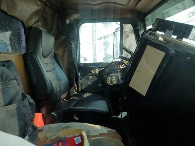 1992 Freightliner Conventional FLD120