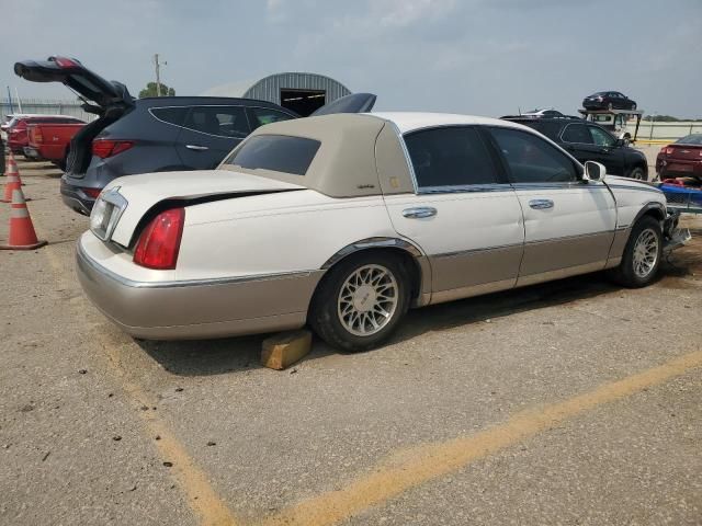 2001 Lincoln Town Car Signature