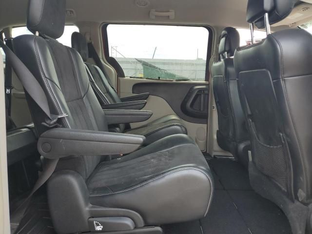 2014 Chrysler Town & Country Touring L