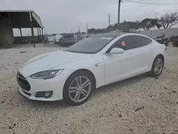 Carros dañados por inundaciones a la venta en subasta: 2016 Tesla Model S