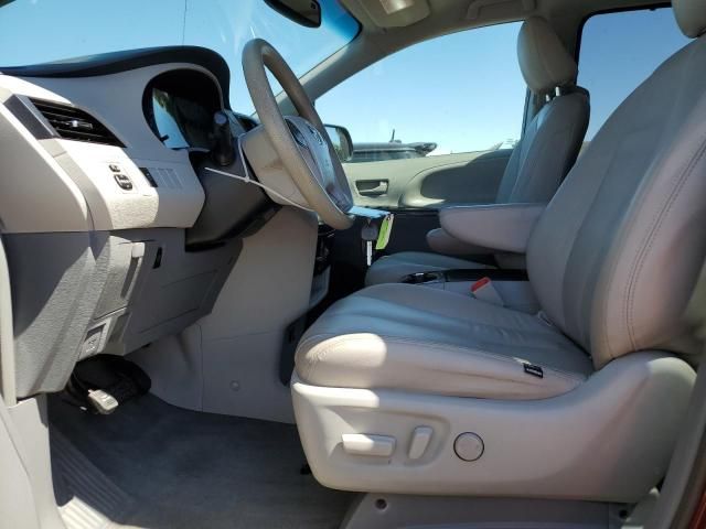 2014 Toyota Sienna LE