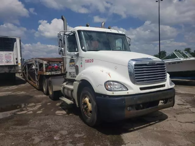 2004 Freightliner Conventional Columbia