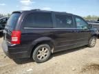 2010 Chrysler Town & Country LX