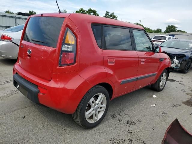 2010 KIA Soul +