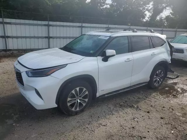 2022 Toyota Highlander Hybrid XLE