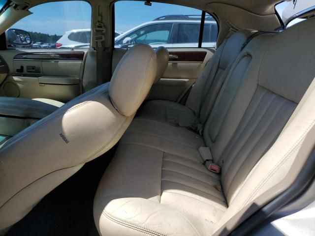 2003 Lincoln Town Car Executive