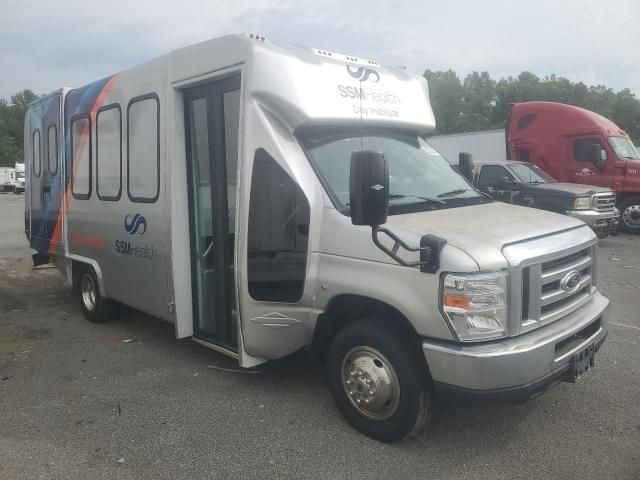 2018 Ford Econoline E350 Super Duty Cutaway Van