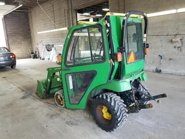 2004 John Deere 220R