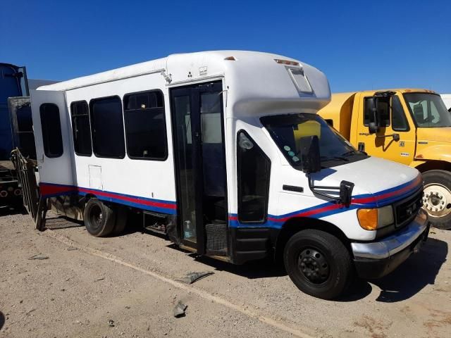 2007 Ford Econoline E450 Super Duty Cutaway Van