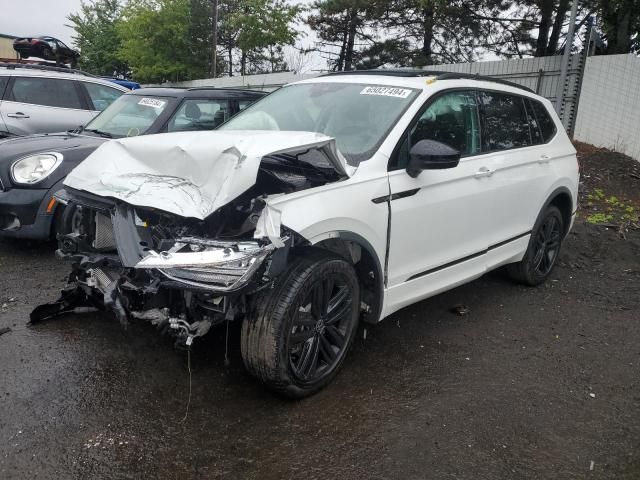 2022 Volkswagen Tiguan SE R-LINE Black