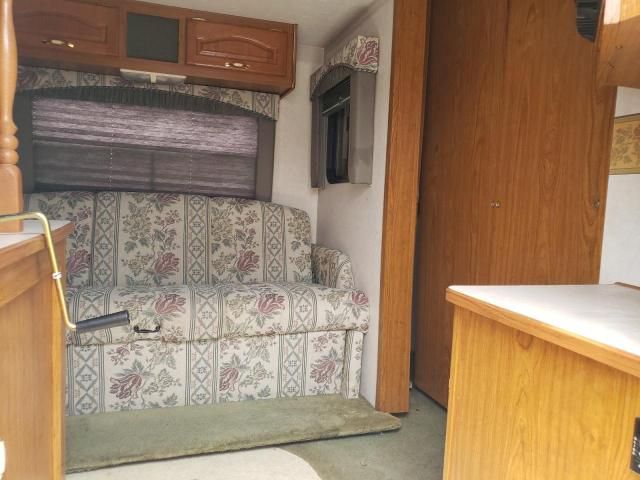 2002 Chateau Trailer