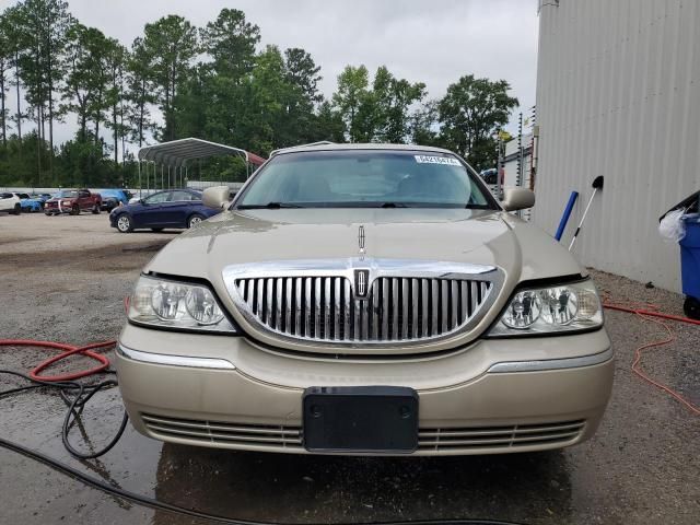 2004 Lincoln Town Car Executive