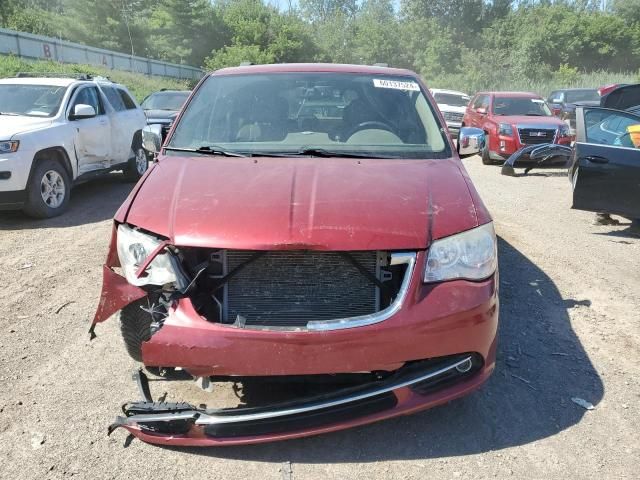 2013 Chrysler Town & Country Touring L