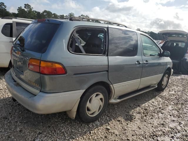 2000 Toyota Sienna LE