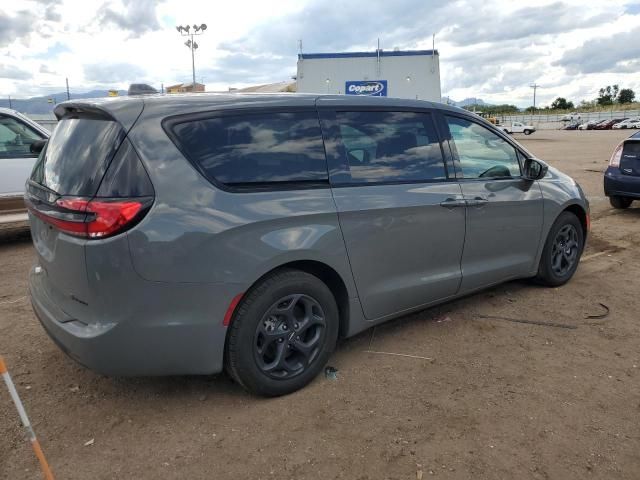 2022 Chrysler Pacifica Hybrid Touring L