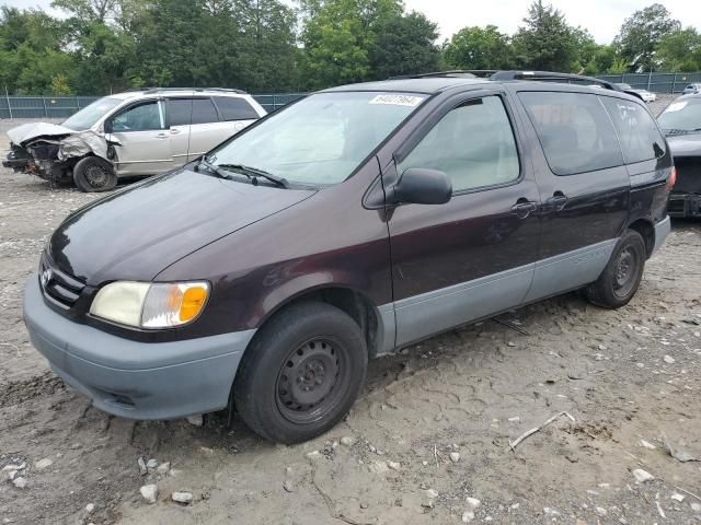 2002 Toyota Sienna LE