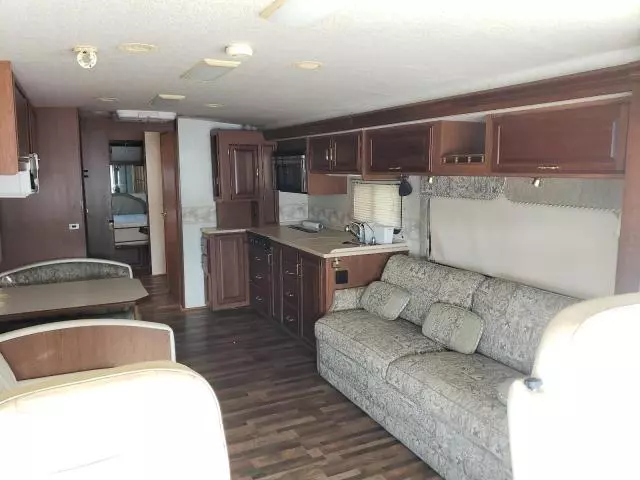 2001 Winnebago 2001 Freightliner Chassis X Line Motor Home