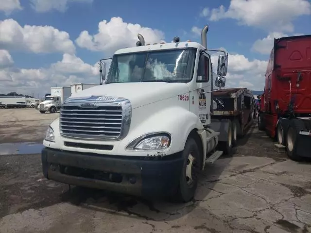 2004 Freightliner Conventional Columbia