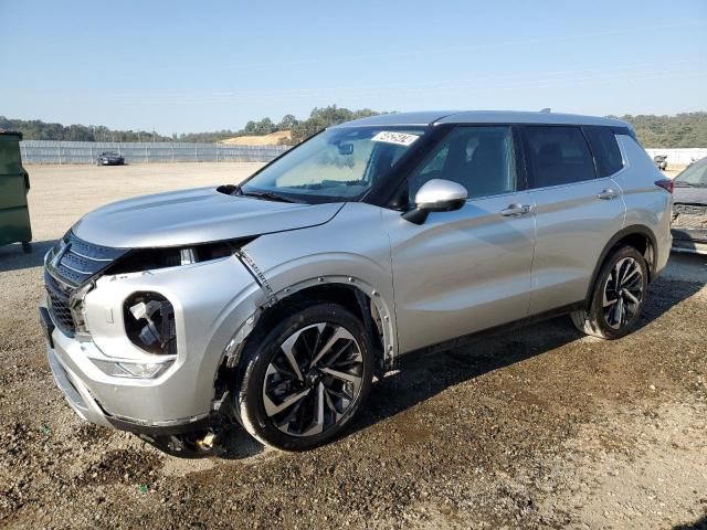 2023 Mitsubishi Outlander SE