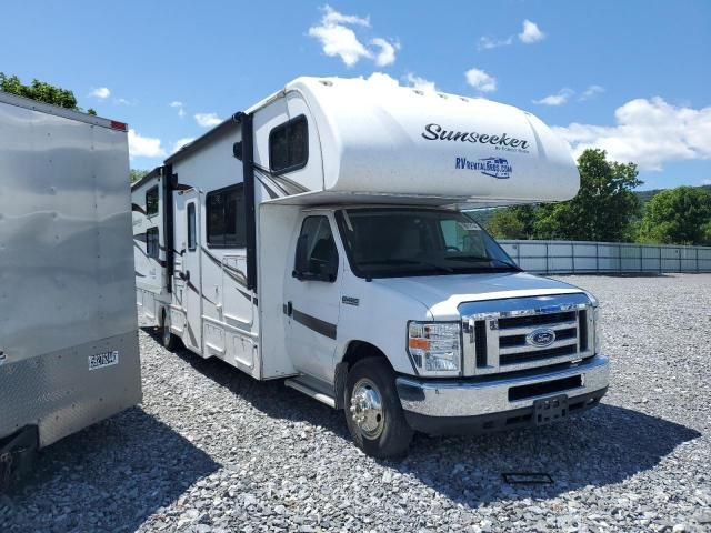 2016 Ford Econoline E450 Super Duty Cutaway Van