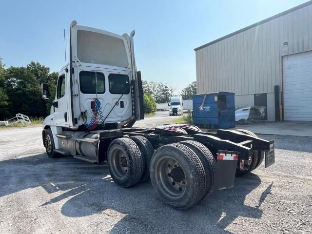 2012 Freightliner Cascadia 125