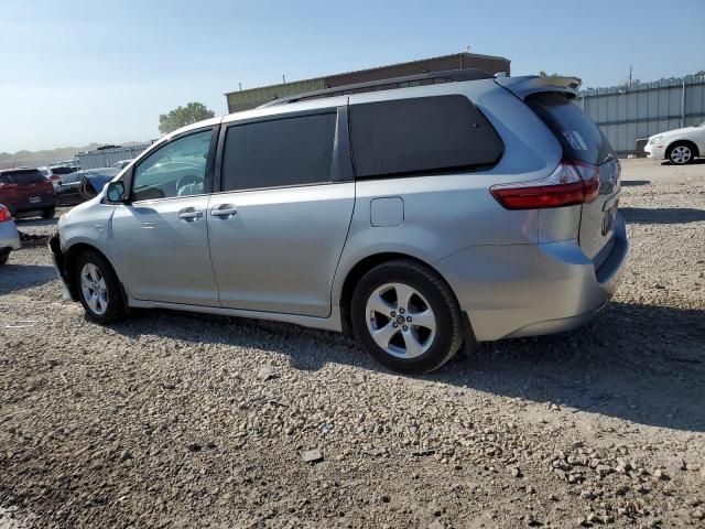 2019 Toyota Sienna LE