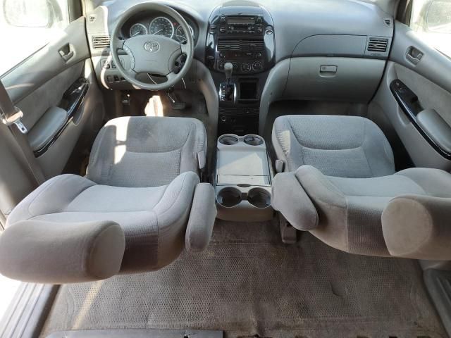 2005 Toyota Sienna LE