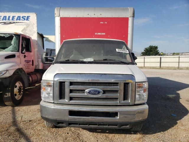 2017 Ford Econoline E450 Super Duty Cutaway Van