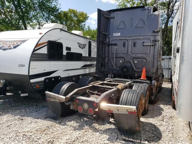 2019 Freightliner Cascadia 126