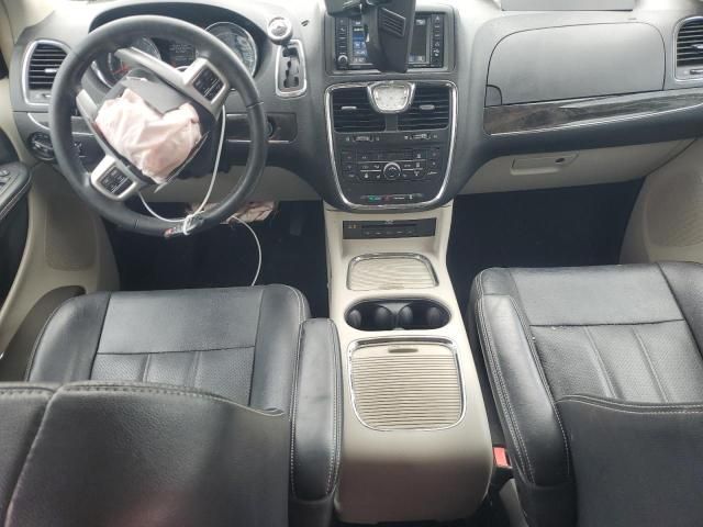 2015 Chrysler Town & Country Touring L